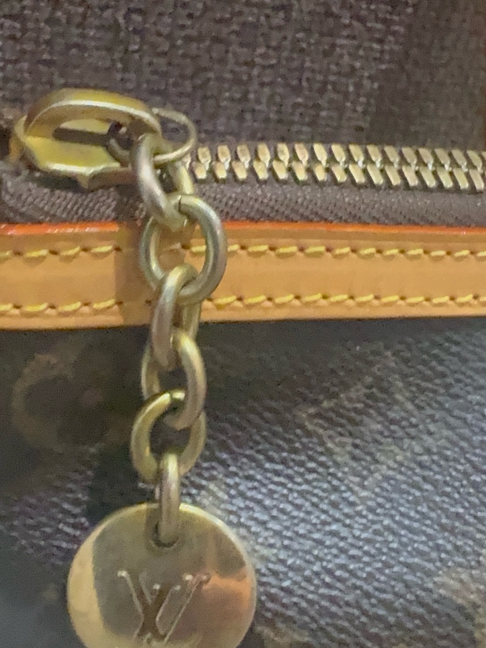 Louis Vuitton - Picture 5 of 16